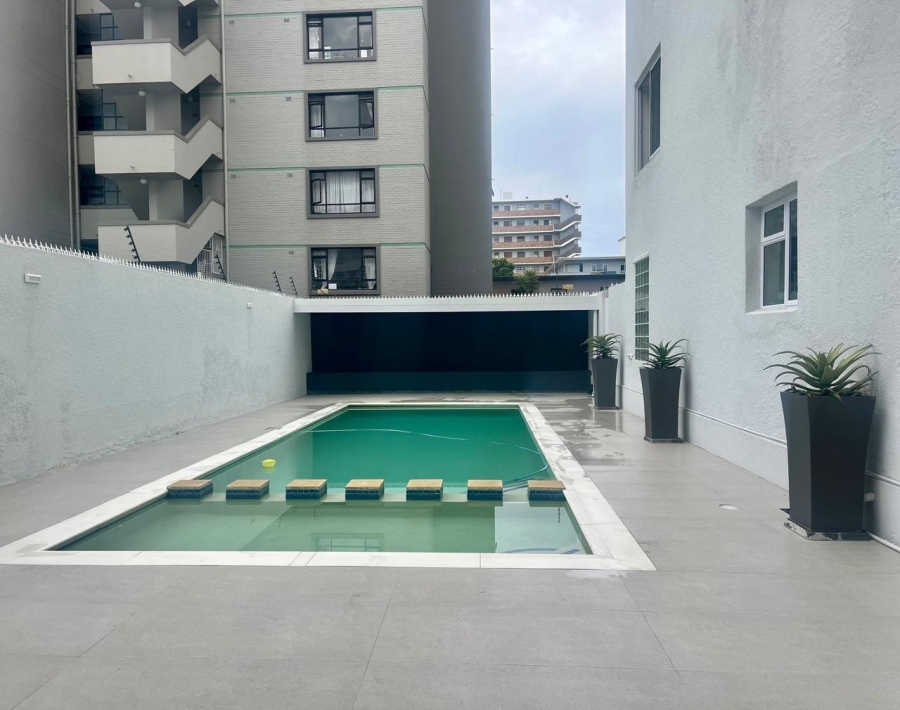 3 Bedroom Property for Sale in Sea Point Western Cape